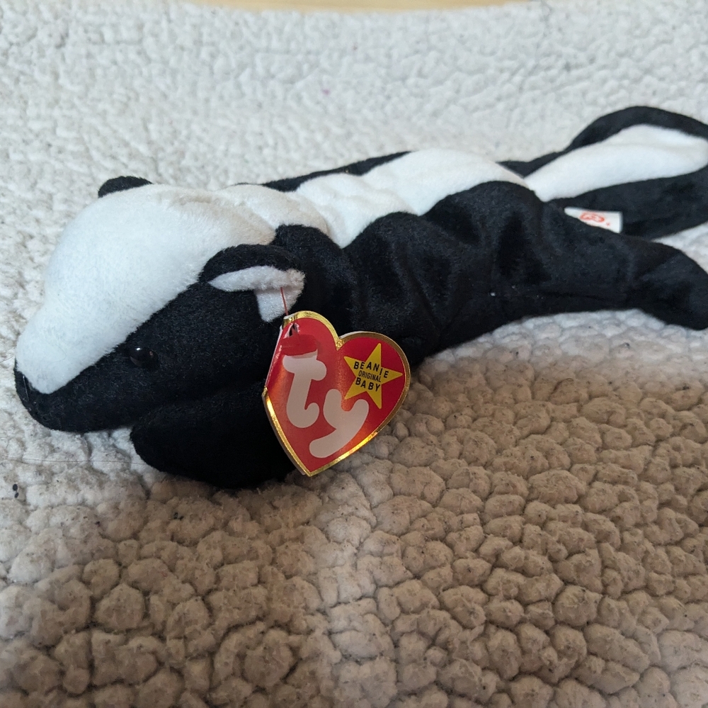 Skunk, Stinky, Ty Beanie Baby forest animal collectible plush toy fun deco